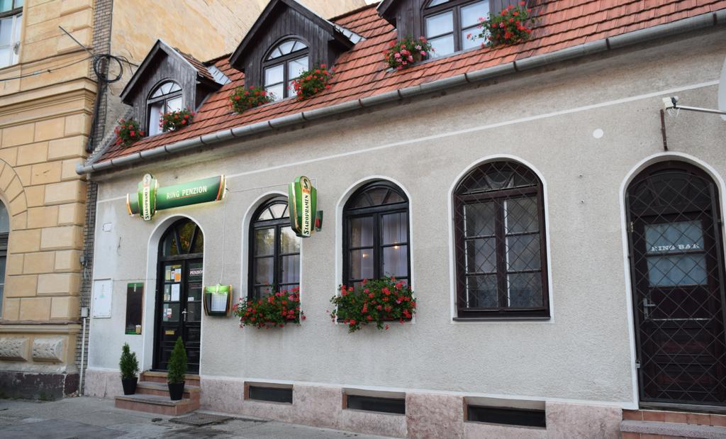 Ring Penzion Hotel Komarno Exterior photo